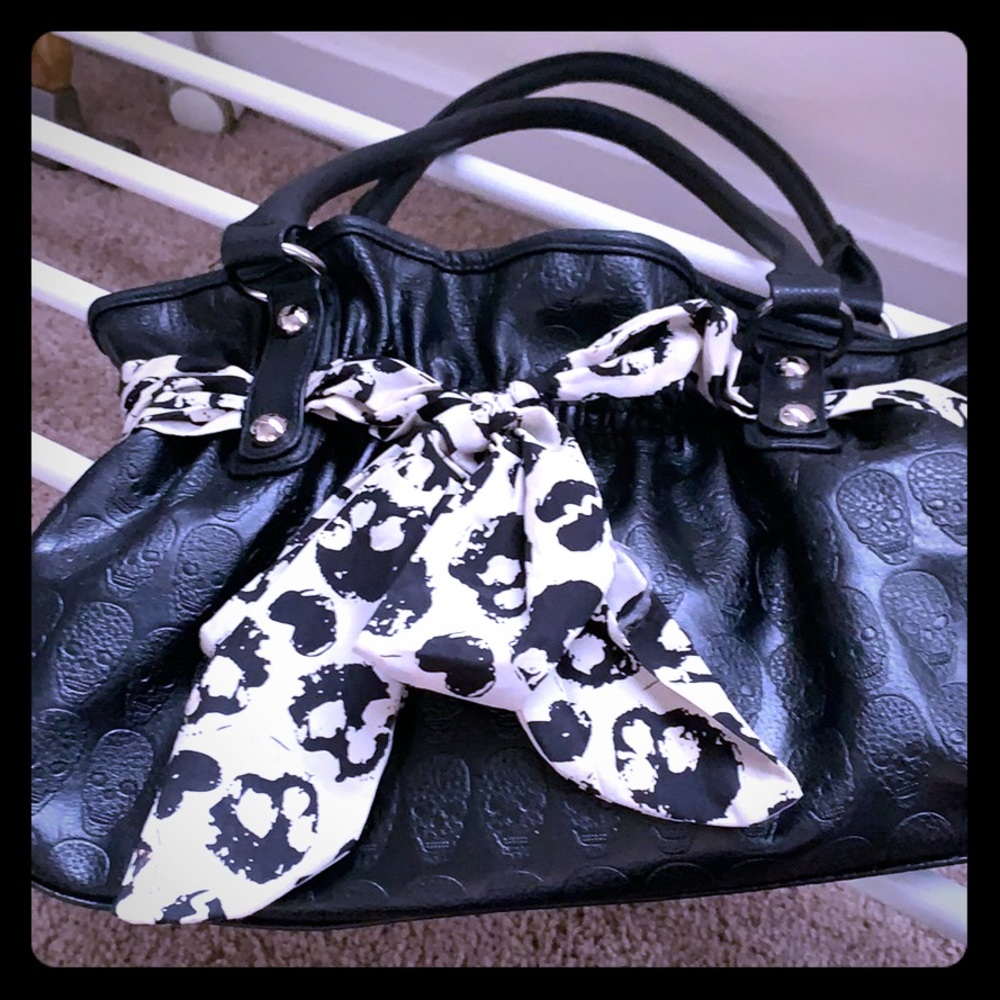 Skull 💀 purse perfect 👌🏼 purse for anytime